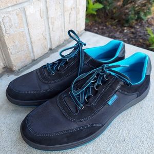 SAS women's sneakers 😀😀😀Size 9